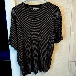 V-neck t-shirt